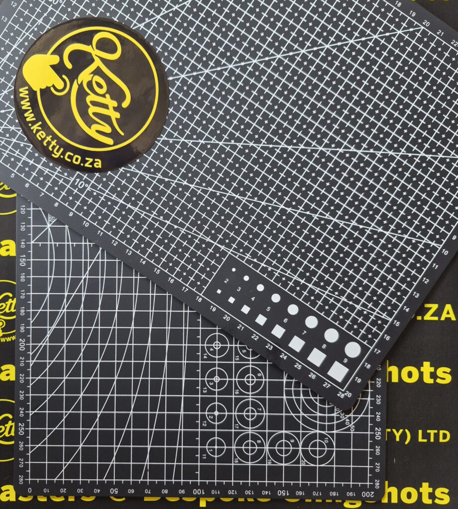 Ketty Black & White - Self-Healing Cutting Mat (HG)